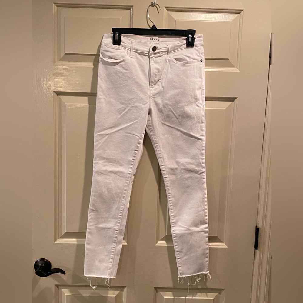 FRAME Le Skinny White Blanc Jeans size 30 with frayed bottoms(e14)